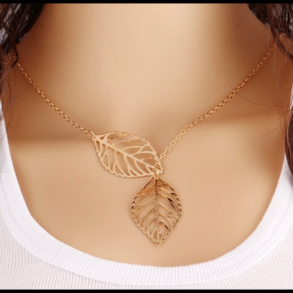 💛 Double Leaf 🍂 Elegant Fashion Necklace 💛